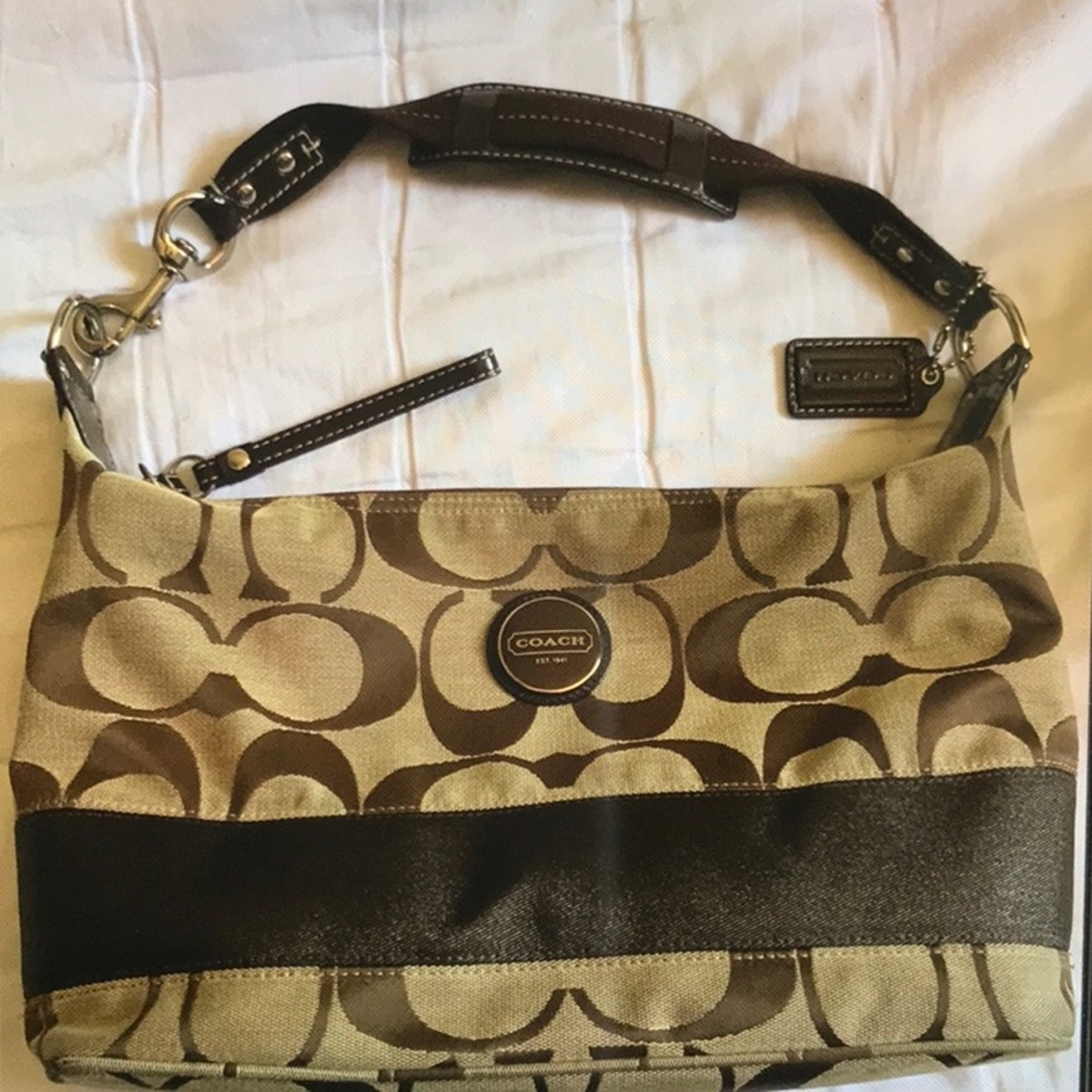 🐣Makes a Great Gift! Beautiful COACH Handbag!🐥